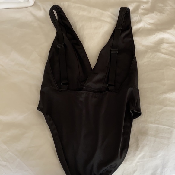 Low back, low v cut body suit - Picture 2 of 3